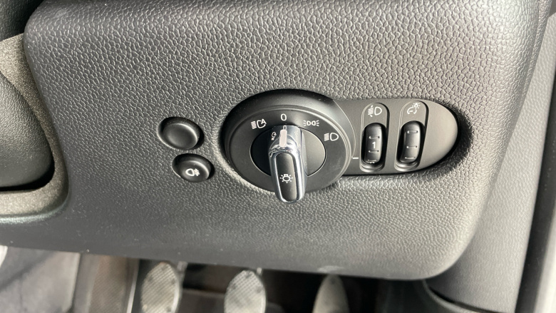 MINI Hatchback 1.5 Cooper Classic 3dr Petrol Hatchback